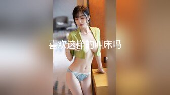 《人妻熟女控☀️必备》强烈推荐！风韵犹存大奶一线天美鲍网红熟女【亚馨】订阅私拍，各种露出外拍性爱口交紫薇太好了绝对败火 (1)