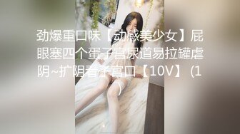 喜欢打野战的小美女公厕门口和男友开战了