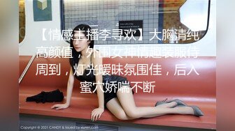 ❤️风骚网红美女，独自家里发骚自慰，贫乳大长腿，开裆黑丝，掰穴道具猛捅，翘起屁股摇摆