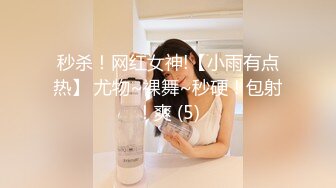 《魔手外购极品CP》景区女公厕完美定点角度全景偸拍，先脸后逼各种气质小姐姐方便，眼镜美女高高撅起翘臀双洞一清二楚 (12)