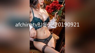 Stripchat站 苗条妹妹【YiYibaby】福利秀，M大长腿跳蛋塞穴，震的娇喘呻吟，抹乳液假屌插