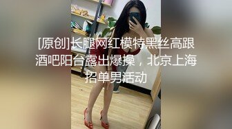 勾魂的小野猫露脸换上性感的黑丝情趣装诱惑大哥激情啪啪，让大哥揉奶玩逼从床下干到床上浪荡呻吟精彩刺激-