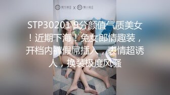 情趣酒店美式大床偷拍眼镜女和男炮友开房激情轮流换上位啪啪