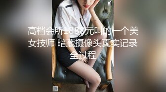 跟随偷窥漂亮美眉 白内内紧紧卡着大肥屁屁很诱惑 也很配合抬起腿让你看个全面