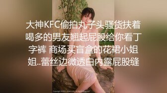 海边浴场简易换衣间偷窥二个漂亮美女换衣全过程