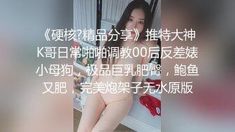 漂亮肉丝伪娘 逛街累了 在优衣库试衣间对着镜子掏出鸡鸡撸一发 表情很享受 射不少