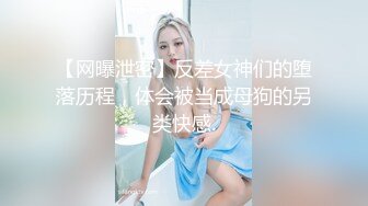 【新片速遞】无毛白虎逼性感好身材的女模特激情大秀直播，跟狼友互动撩骚听指挥，情趣装诱惑让助理道具抽插骚穴浪荡呻吟