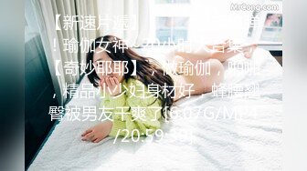 重磅炸弹-山东绿帽癖【小气质夫妇】高价付费大合集P2，黑丝少妇被操3P得要起飞，老公在一边拍视频，时不时过来操一下她