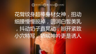 纹身大哥偷情小嫂子全程露脸，沙发前给大哥深喉口交，被大哥压在沙发上激情爆草抗腿抽插，干瘫了貌似内射