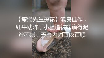 【新速片遞】  早上上厕所路过嫂子的房间❤️发现她在自慰，偷看的我实在受不了偷偷把她的自慰棒换成我的鸡巴插的她连连高潮