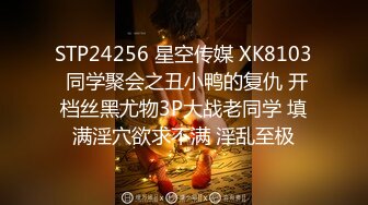 商场女厕全景偷拍多位美女嘘嘘 各种美鲍鱼完美呈现-0061-牛仔裤一直拉着门