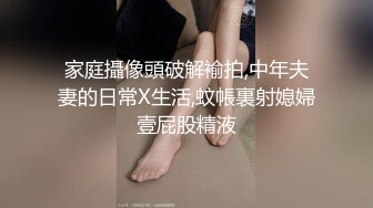 一王两后，帝王般享受！难得一见OF无敌巨乳大奶牛【hhh1231】最新啪啪长视频，肏一个手还玩一个，双波霸玩到虚脱 (4)