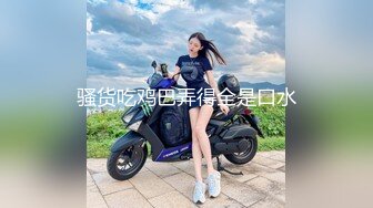  黑丝大奶伪娘 喂小奶狗吃仙棒 爆菊花 插的小奶狗哼哈不停