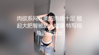 街拍真空逛街的骚女