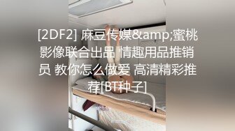  后入翘臀小妹妹，男友拉漂亮美骚女友一起3P，’这纹身可以哦‘，大屌插进去后入爽飞！