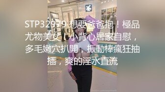 漂亮熟女人妻 光著屁屁在廚房幹家務 這大肥臀看著太誘惑了受不了 上去就是一頓無套猛懟 內射