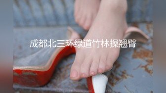 金发碧眼丰满美艳妖妖卖弄风骚自己用假阳具玩勾引男人来操后入前插开发屁眼爆射就是爽