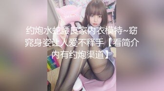    隔着丝袜操居家女友，丝滑般的感觉，你试过这样做爱吗