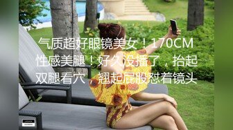 小姐姐激情啪啪，情趣装开档丝袜，特写深喉口交无毛肥穴的!