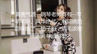 没穿内裤 粉连衣短裙 新婚小媳妇嘘嘘