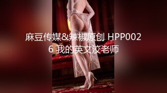 吊带少妇，摸奶子调情口交到床上开操，骑乘后入站立抽插大力猛操