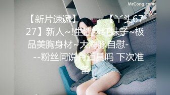  少妇人妻 光着大肥屁屁干家务 看着受不了 上去就一顿爆操 内射一骚逼