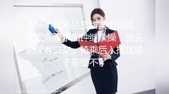 轻熟女美少妇露脸全裸自慰，换了多套衣服，自己喜欢玩弄粉蝴蝶逼