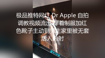 长相清纯娇小身材嫩妹足球宝贝装品牌，脱掉衣服翘起屁股露肥逼，深喉口交后入抽插摸阴蒂，骑乘猛操高潮出白浆