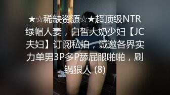 欧阳专攻良家极品大奶子少妇，聊聊天撩起衣服掏出奶子舔，吸奶头一脸享受主播静音无声