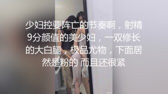  澡堂子偷拍俩大奶眼镜少妇手揉奶子的动作太妖娆了