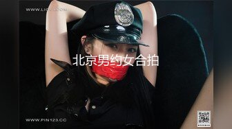   对黑丝丰腴肉感美女无法抵挡，这前凸后翘娇躯趴在床上屁股又圆又挺兽性大发