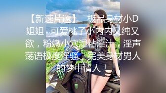 大神旅游景区一路走一路抄底众多的美女少妇眼界大开 (1)