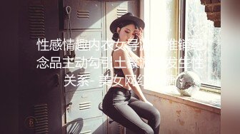 巨乳宝贝黑丝露脸一个人精彩大秀，自己舔骚奶子，全程露脸跟狼友互动撩骚，自己掰开骚穴