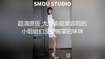 蒙头后入女友，屁股啪啪响