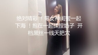  欧美小哥哥大战模特大欧妞，丰满大屁股特写粉鲍鱼，多姿势打桩