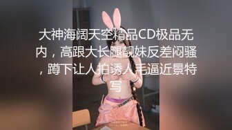 短发少妇露脸发骚，身材不错有点小才艺，揉奶玩逼道具抽插，跪在地上给狼友叫爸爸，学狗叫还给狼友磕头呢