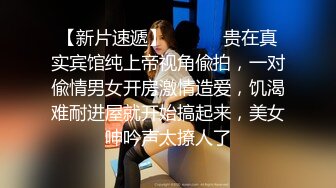 在家里洗手间操女同学，手机拍摄