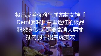 两个可爱女孩服侍主人的大鸡巴，射在小嘴里相互传递