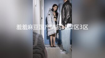 ❤️❤️气质眼镜小骚货，夜晚和炮友户外车震，黑丝高跟鞋，没穿内裤，掏JB直接操，后座骑乘操爆