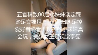 性感淘气女孩梅丽莎·摩尔和莱利·里德给他们的书呆子继父做了一次肮脏的化妆