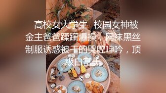 刚花大价钱做完整形美容的网红妹子在网吧玩露出被隔壁小伙发现了直接硬来掏出鸡巴就吃太吓人了