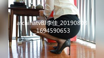 18岁学妹穿着校服和我做爱（完整版）