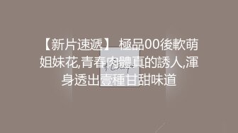 厕拍达人潜入国内某商场女士卫生间缝中连续TP多位妹子上厕所拍脸再拍下面美女方便完不走翻看自己的自拍