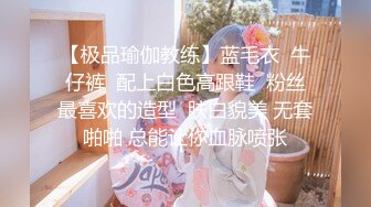 黑客破解网络摄像头监控偷拍几个服装店里美女试穿衣服