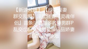 商场女厕偷拍白衣短裤妹子的小黑鲍