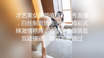 萝莉裙C杯大奶兼职外围极品女，翘起屁股撕开裆部