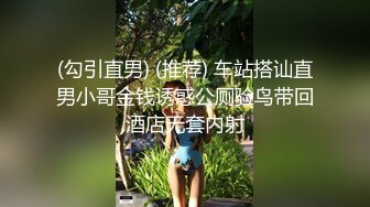 中年小夫妻居家侧入暴力无套操逼，一小会就白浆流出来