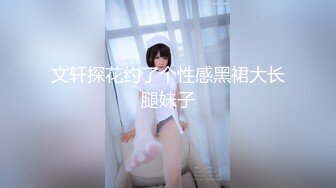 战后温存，女友在梳妆台边化妆，却被男友无情手持镜头拍摄