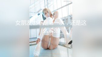 黑白3P 巨屌都无法满足这对美女们