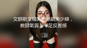 小伙双飞按摩女技师，边享受按摩边对技师动手动脚揉奶摸逼扒光了玩弄，拉起旁边睡觉的技师就草轮流玩弄刺激